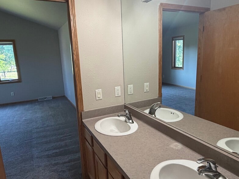 master bath - 207 Llanos St