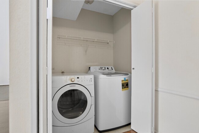 Building Photo - 3770 Lovers Wood Ln