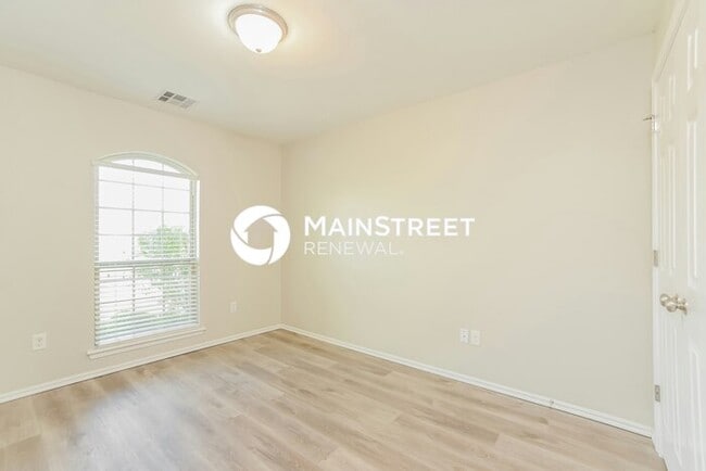 Building Photo - 3 Bedroom Pet-Friendly Home in NORMAN, OK with Main Street Renewal