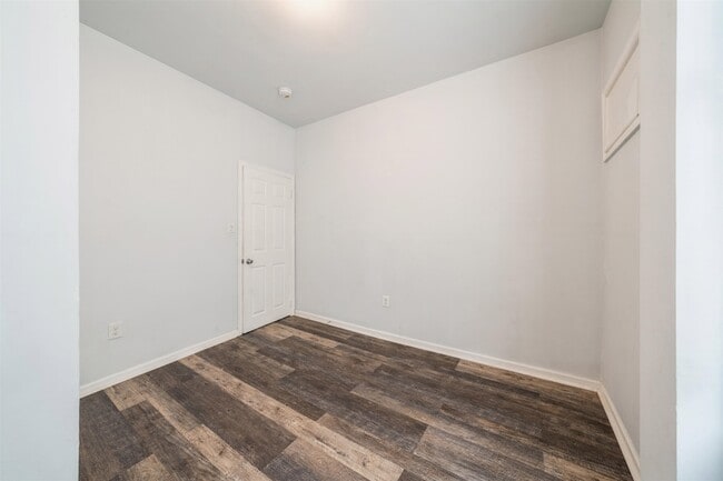 Building Photo - 309 14th St