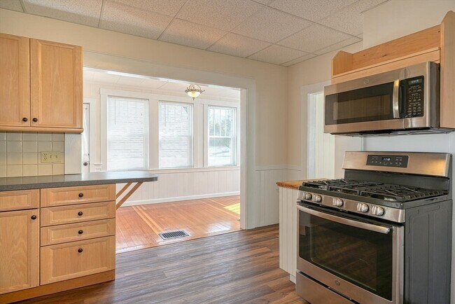 Building Photo - 319 Forge Village Rd