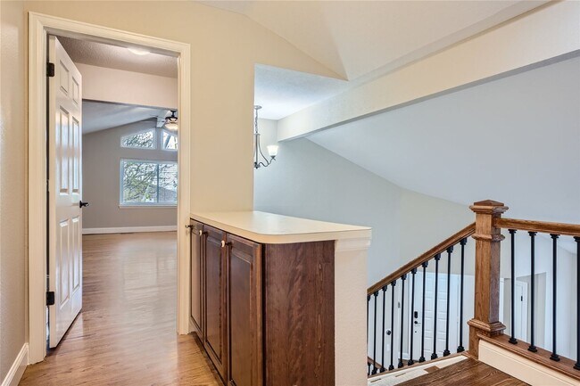Building Photo - Evolve Real Estate: Amazing 4 Bdr/4 Bath +...