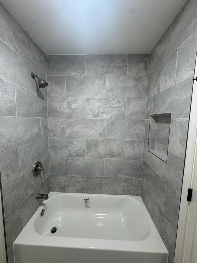 Building Photo - 2 bedroom 1 bath for rent in the College Area.