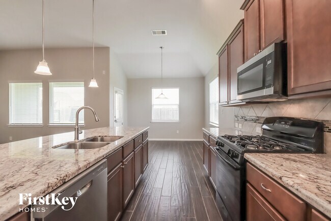 Building Photo - 119 San Saba Dr