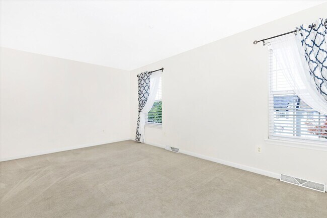Building Photo - New Market West Rental