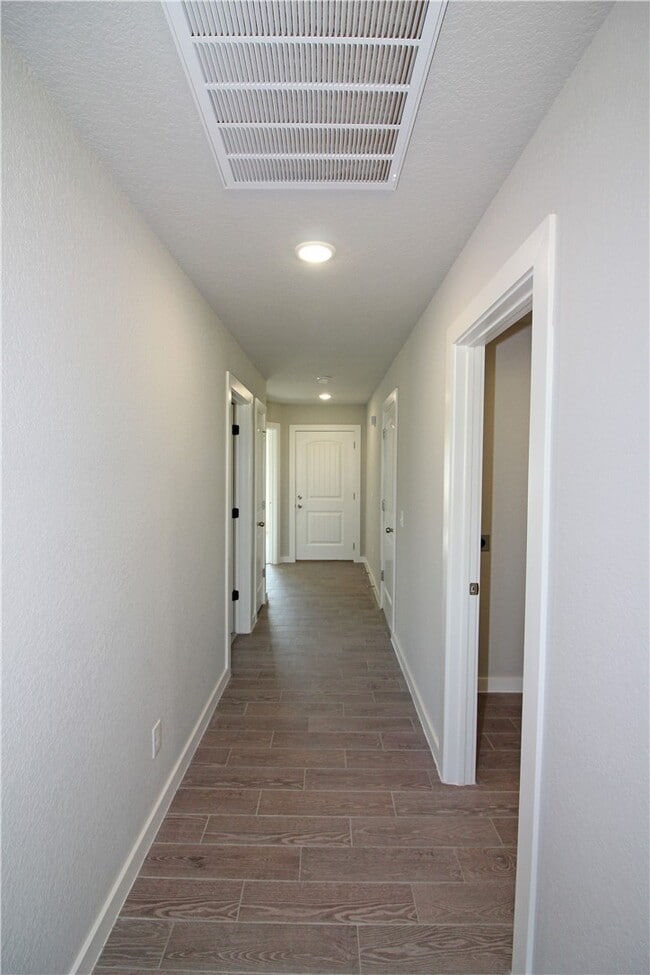 Building Photo - 411 Barbet Dr