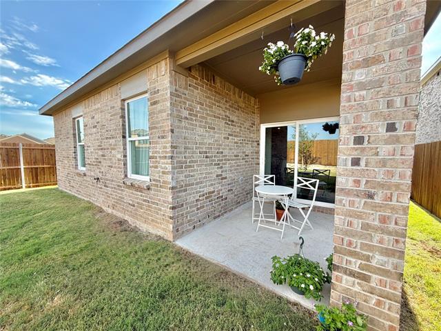Building Photo - 2104 Mdw Pk Dr