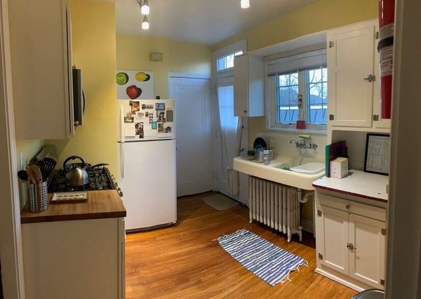 Kitchen Furnished by Current Resident - 328 S Aiken Ave