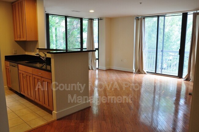 Building Photo - 1200 N Hartford St