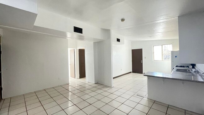 Building Photo - 605 Meadow Rd