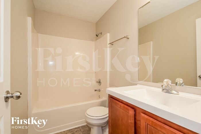 Building Photo - 731 Mountain Laurel Dr
