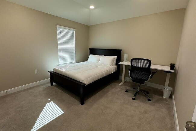 Building Photo - 4600 Colmar Dr