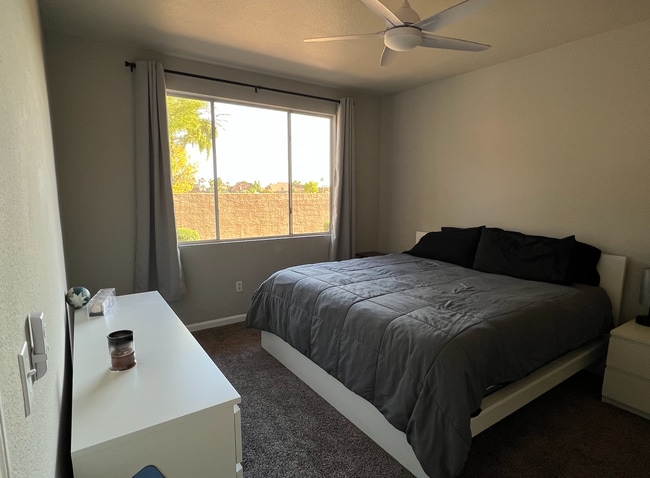 Building Photo - Two Bedrooms/One Bath - Great Location!