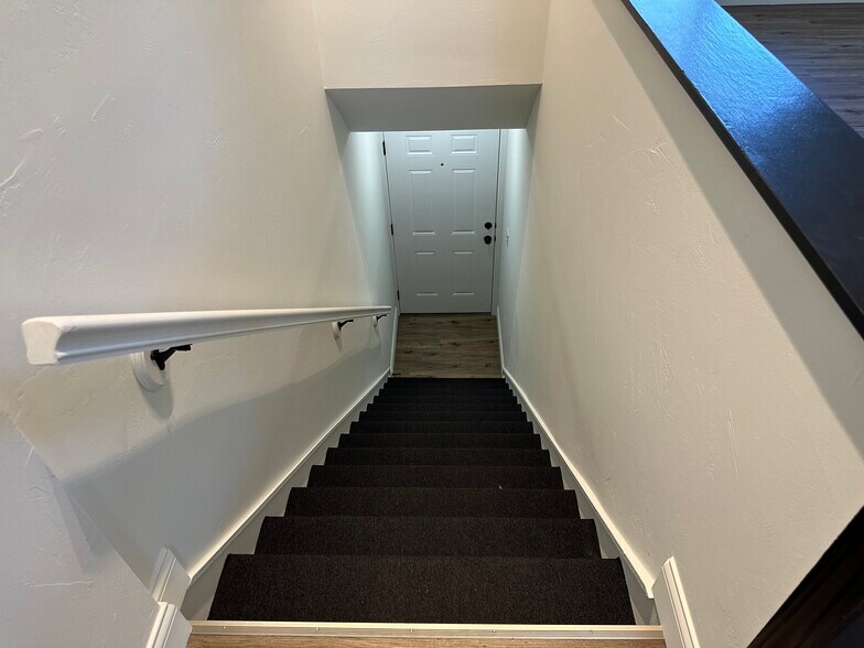 Building Photo - 1605 Thrush Ter