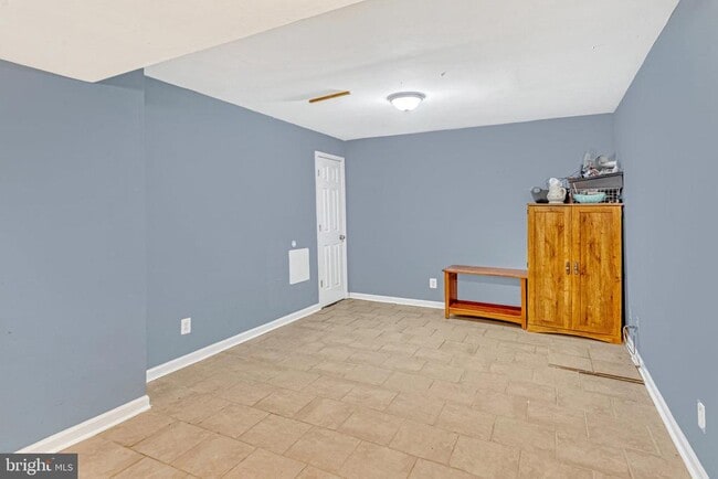Building Photo - 2900 Williamsburg Ct