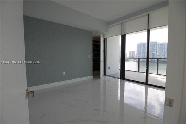 Building Photo - 5000 Island Estates Dr