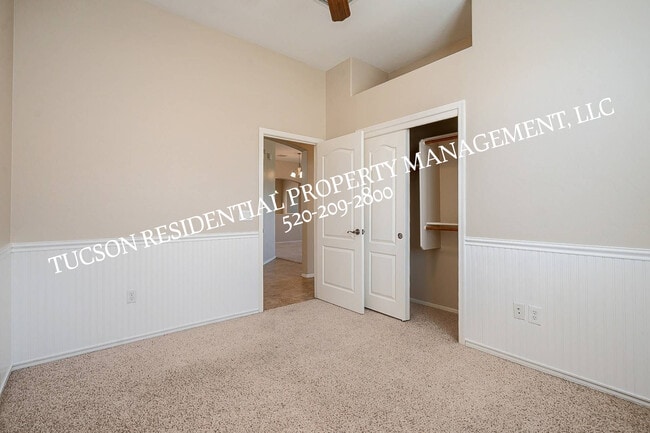 Building Photo - 10737 S Miralago Dr