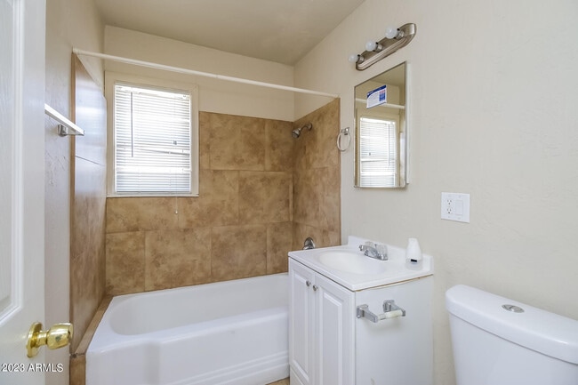 Building Photo - 4610 S 21st St