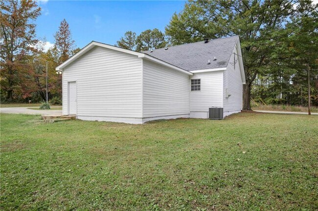 Building Photo - 1312 Lake Paradise Rd