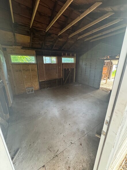 Building Photo - 1522 N Farmer Ave