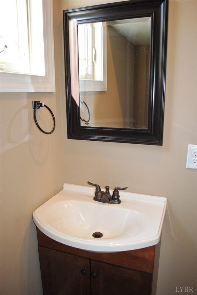 Building Photo - 304 Hunterdale Dr