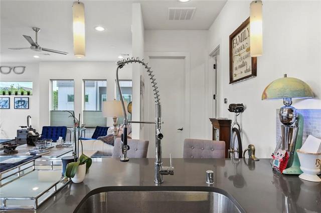 Building Photo - 1911 Summit Ave