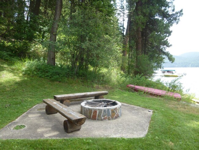 Building Photo - Point of Pines