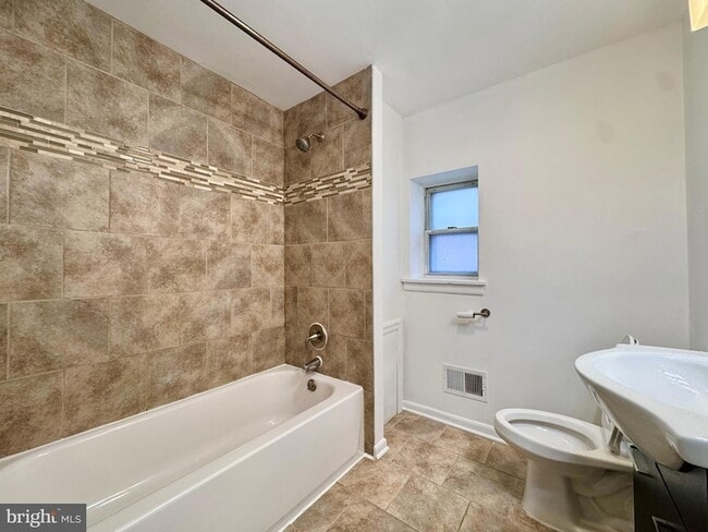 Building Photo - 1136 Mt Vernon St