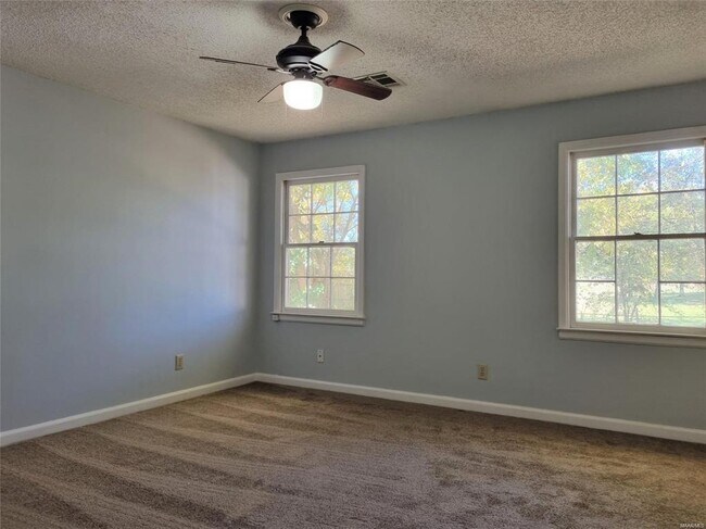Building Photo - 2044 Edinburgh Dr