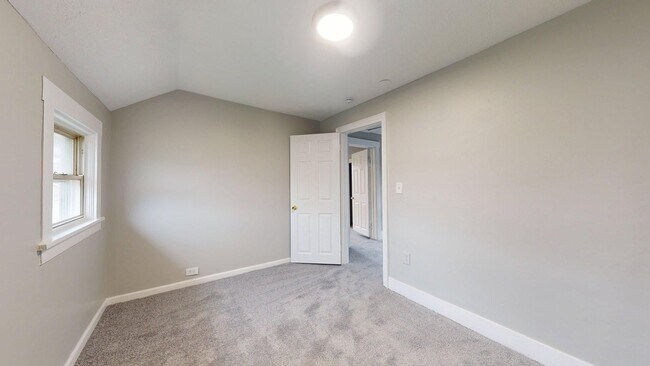 Building Photo - Lorain/W.73 neighborhood, updated 3 bed/1 bath single family house.