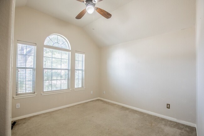 Building Photo - 21547 Sullivan Forest Dr