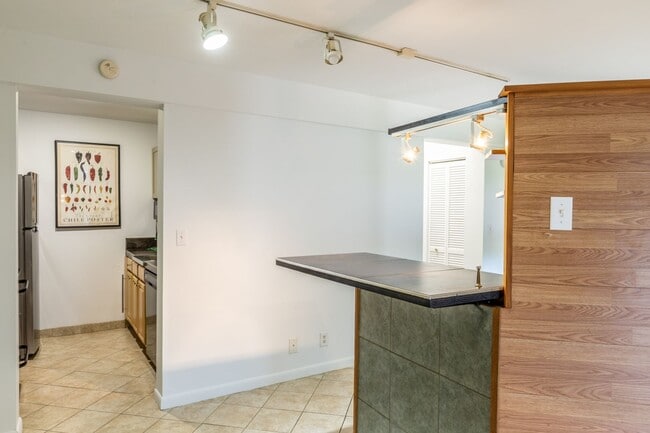 Building Photo - Cedars Court