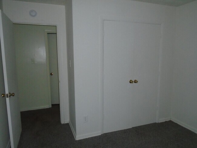 Building Photo - 2 bedroom 2 bath!