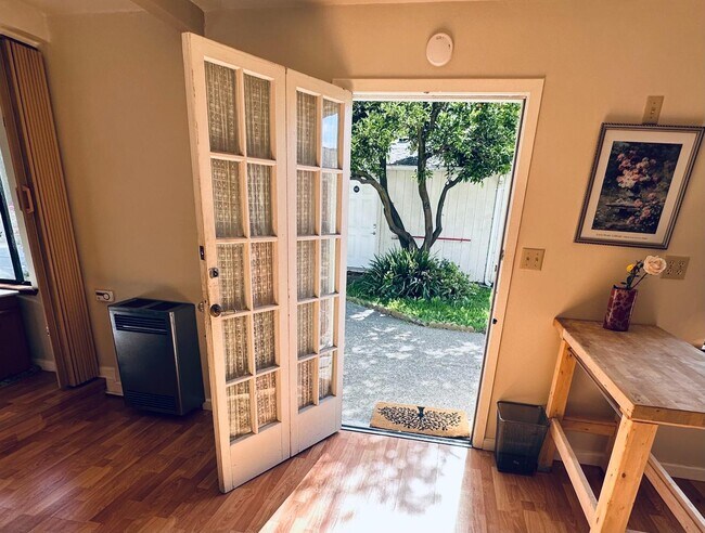 Building Photo - 327 Woodland Park