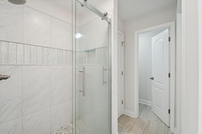 Building Photo - AVAILABLE NOW! (Pet Friendly)