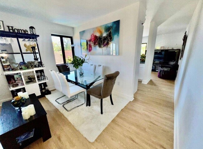 Building Photo - 3520 SW 25th St