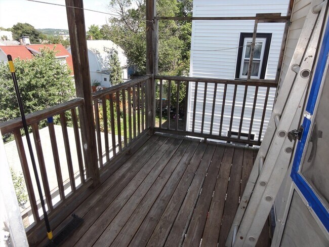 Building Photo - 130 Vernal St