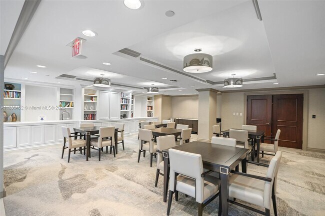 Building Photo - 7000 Island Blvd
