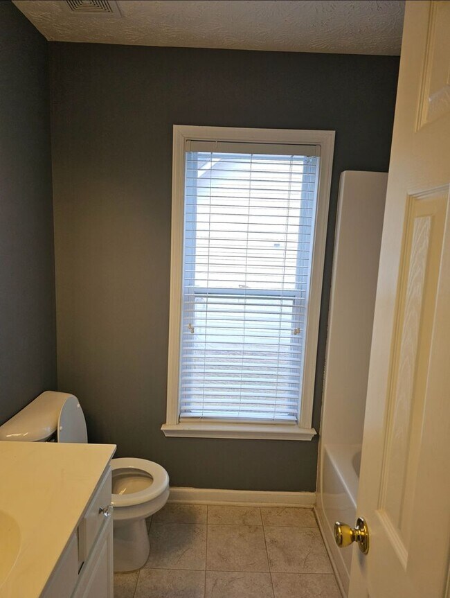 Building Photo - Well Kept Union City Home, 3BR, 2BA