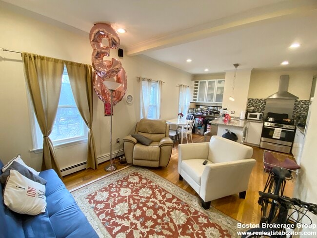 Building Photo - 174 Bolton St