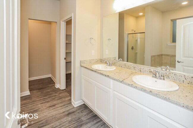 Building Photo - 6431 Tiger Pointe Dr.