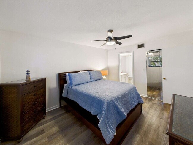 Building Photo - Furnished 2BR/2BA Pine Haven Condo with Preserve View –