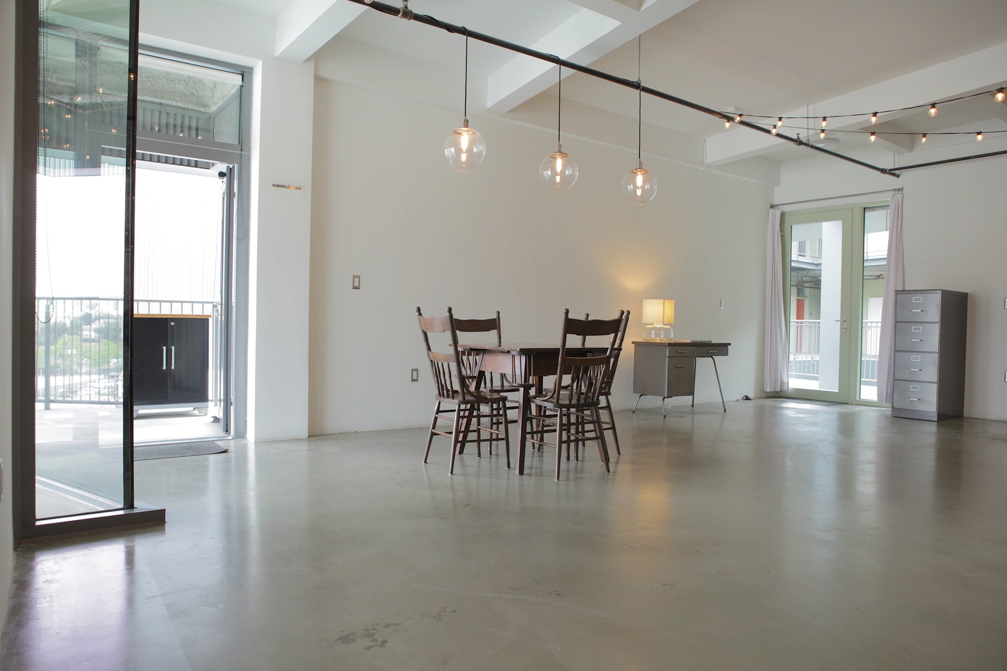 Building Photo - 200 N San Fernando Rd