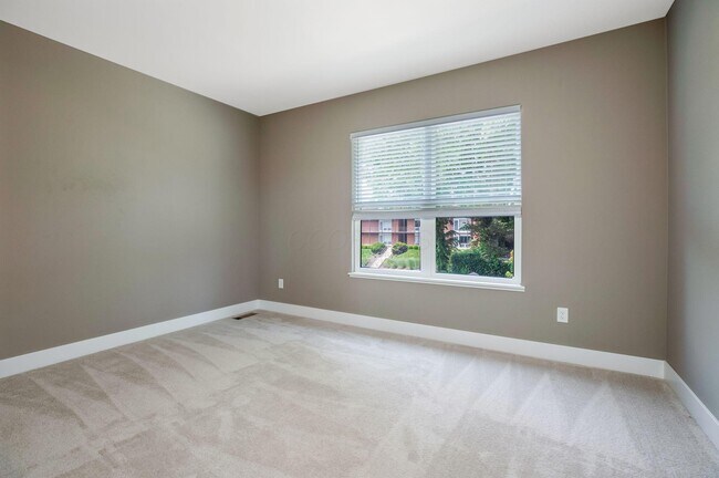 Building Photo - 1168 Edgehill Rd