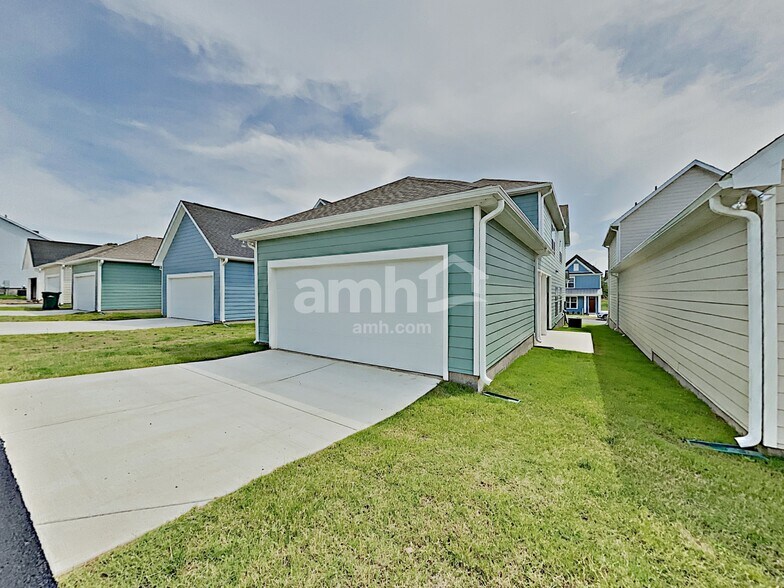 Building Photo - 5317 Tupelo St