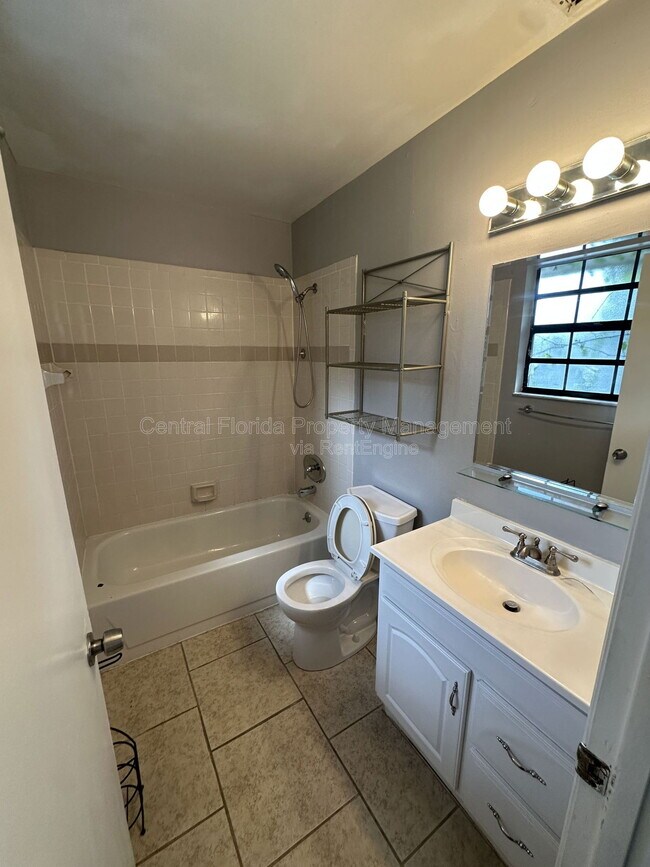 Building Photo - 12114 Graduate Dr