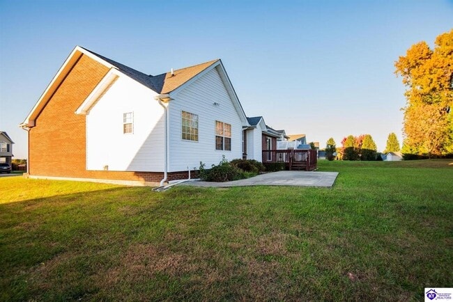 Building Photo - 605 Wind Brook Dr