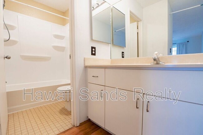 Building Photo - 46-1065-1065 Emepela Wy