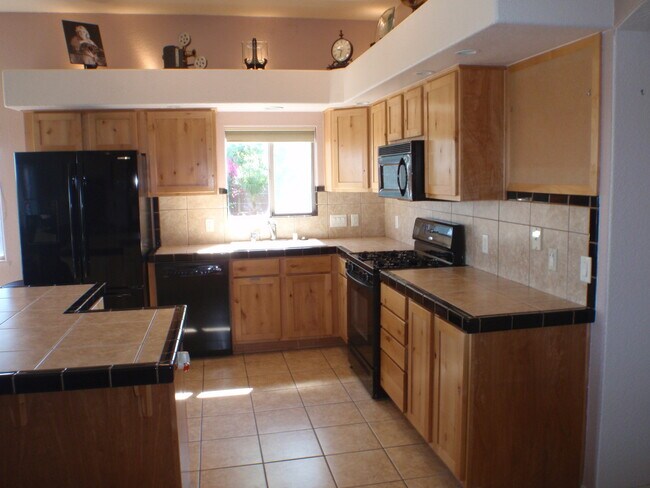 Building Photo - MESA DEL SOL POOL HOME