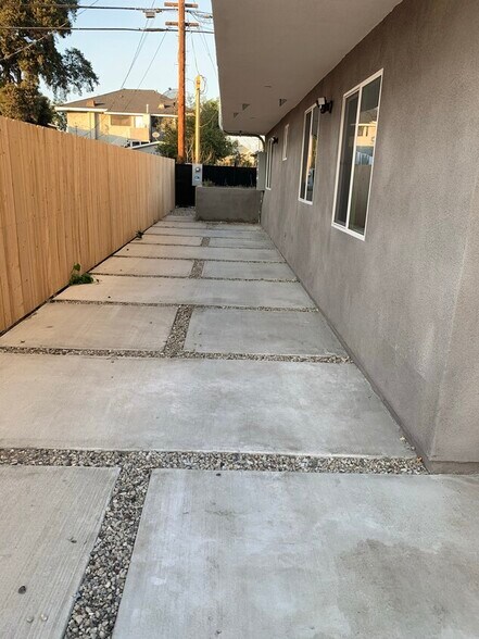 Building Photo - 789 E 41st Pl